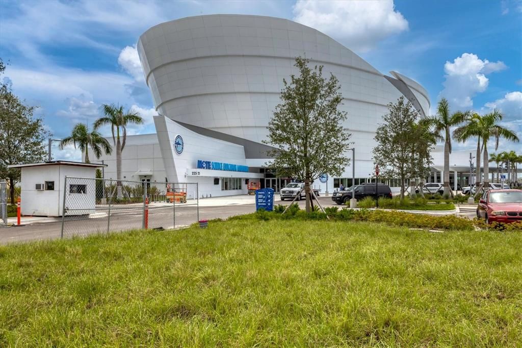 Active With Contract: $400,000 (3 beds, 2 baths, 1951 Square Feet)