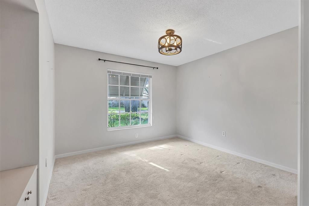 Active With Contract: $400,000 (3 beds, 2 baths, 1951 Square Feet)