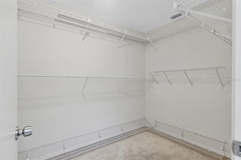 Active With Contract: $400,000 (3 beds, 2 baths, 1951 Square Feet)