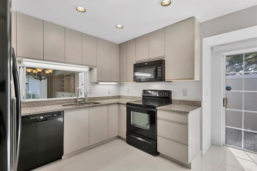 Active With Contract: $400,000 (3 beds, 2 baths, 1951 Square Feet)