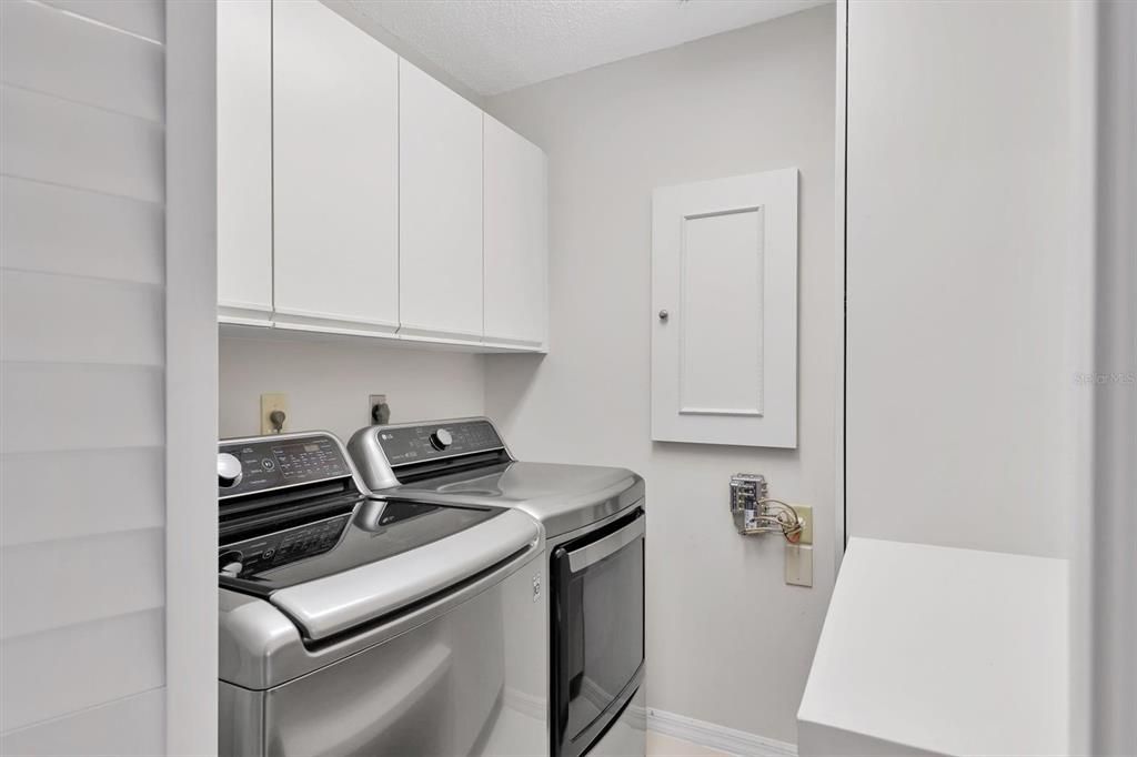 Active With Contract: $400,000 (3 beds, 2 baths, 1951 Square Feet)