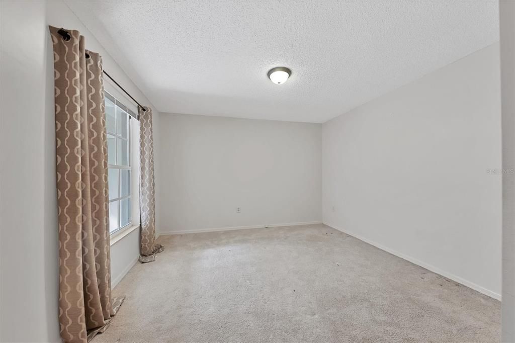 Active With Contract: $400,000 (3 beds, 2 baths, 1951 Square Feet)