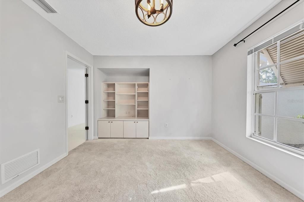 Active With Contract: $400,000 (3 beds, 2 baths, 1951 Square Feet)