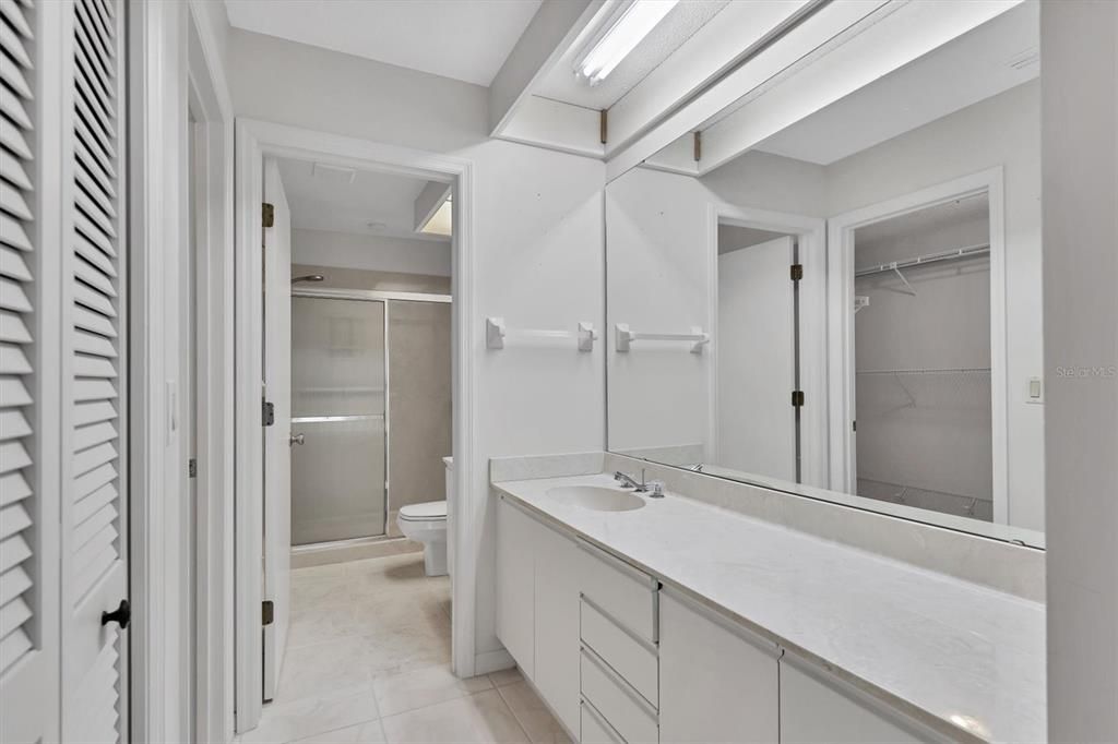 Active With Contract: $400,000 (3 beds, 2 baths, 1951 Square Feet)