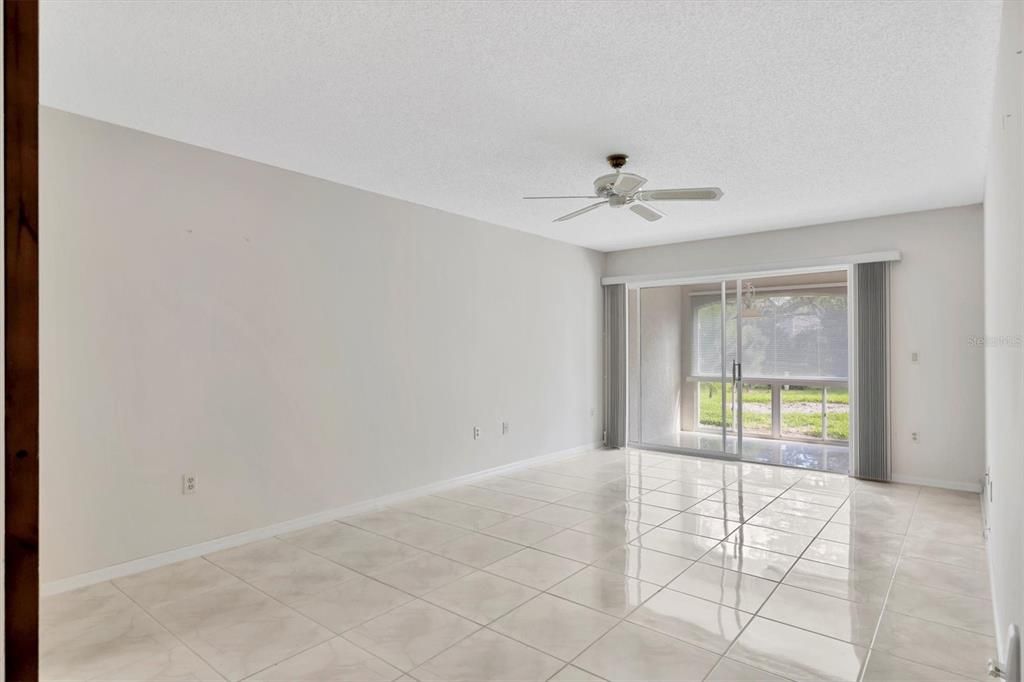 Active With Contract: $400,000 (3 beds, 2 baths, 1951 Square Feet)