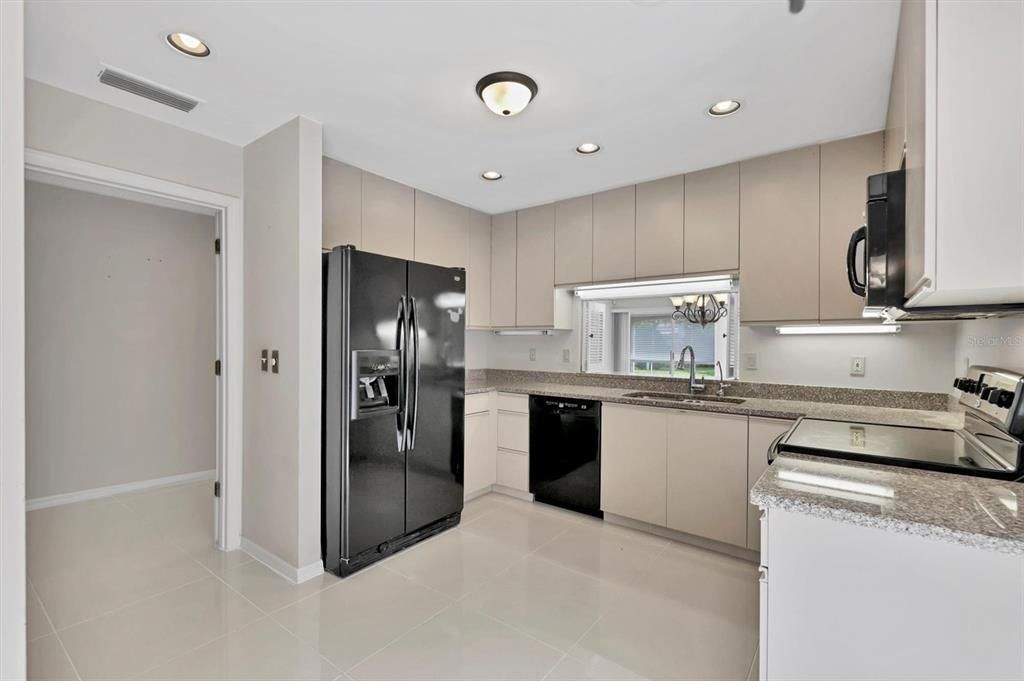 Active With Contract: $400,000 (3 beds, 2 baths, 1951 Square Feet)