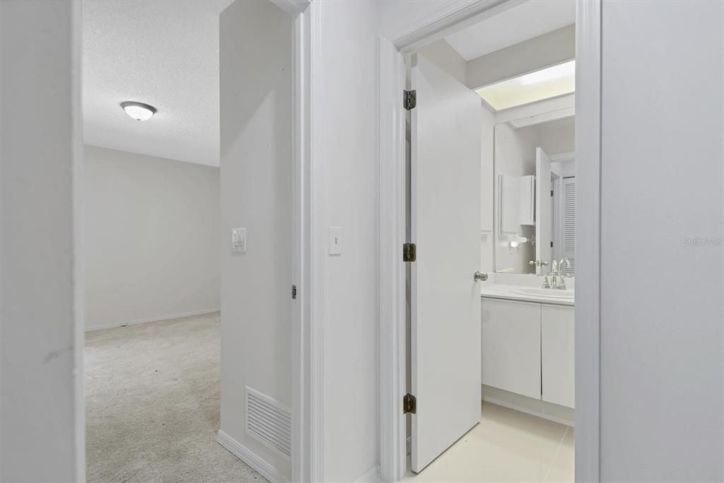 Active With Contract: $400,000 (3 beds, 2 baths, 1951 Square Feet)