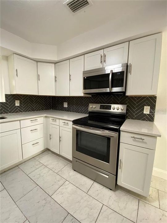 En Venta: $350,000 (3 camas, 2 baños, 2153 Pies cuadrados)