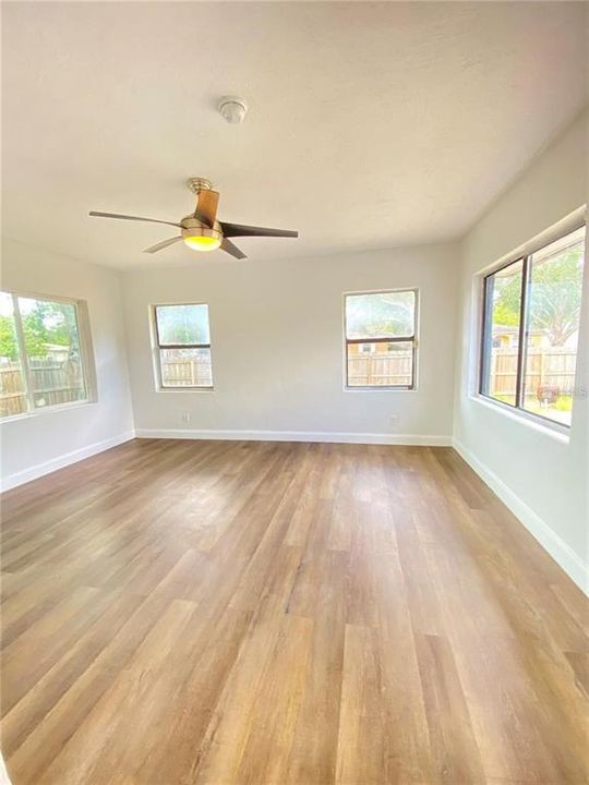 En Venta: $350,000 (3 camas, 2 baños, 2153 Pies cuadrados)