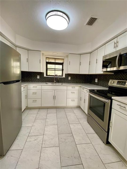 En Venta: $350,000 (3 camas, 2 baños, 2153 Pies cuadrados)