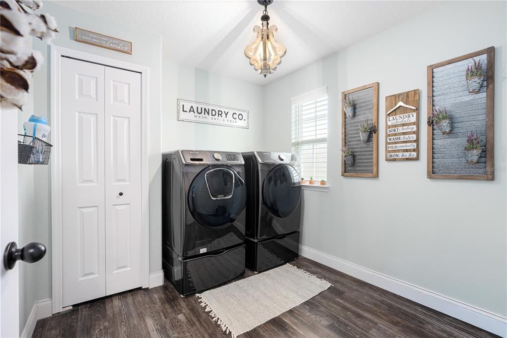 En Venta: $435,000 (4 camas, 2 baños, 2363 Pies cuadrados)