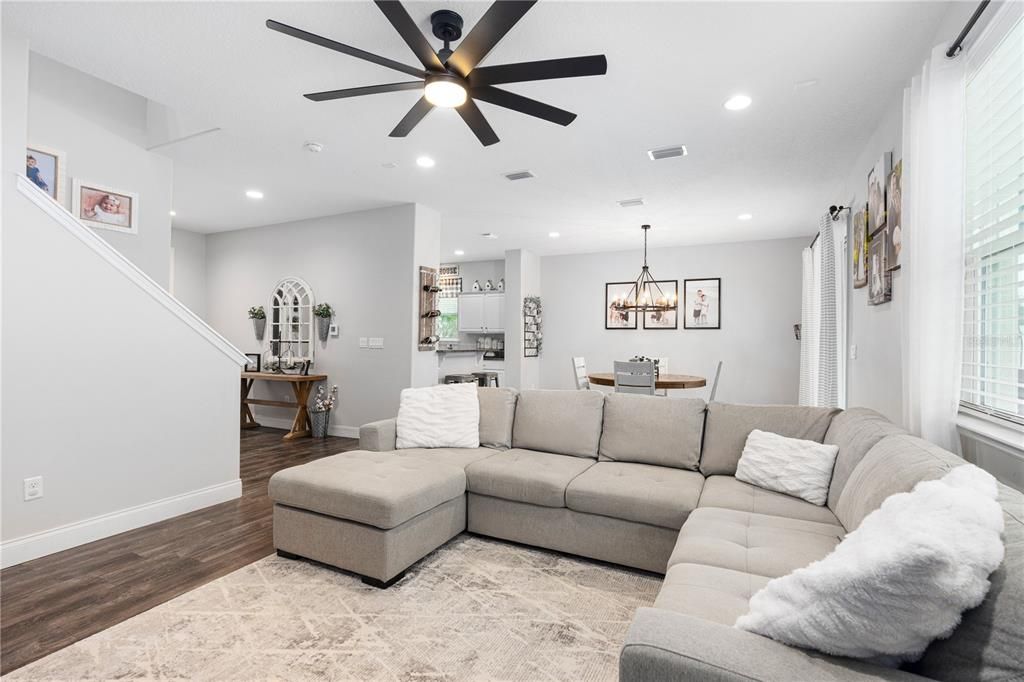 En Venta: $435,000 (4 camas, 2 baños, 2363 Pies cuadrados)