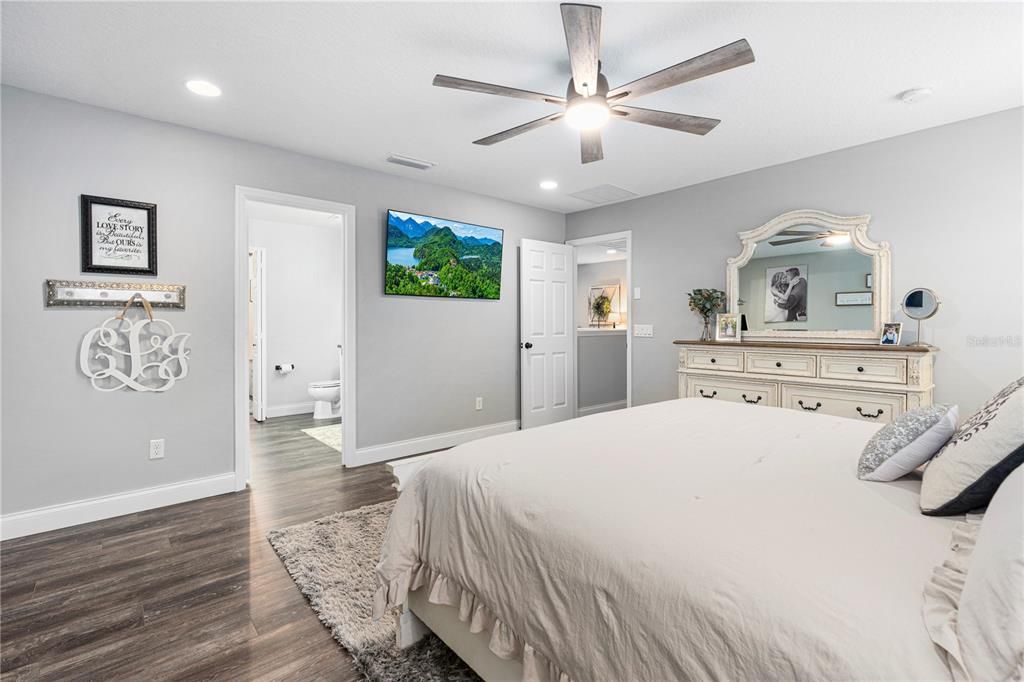 En Venta: $435,000 (4 camas, 2 baños, 2363 Pies cuadrados)