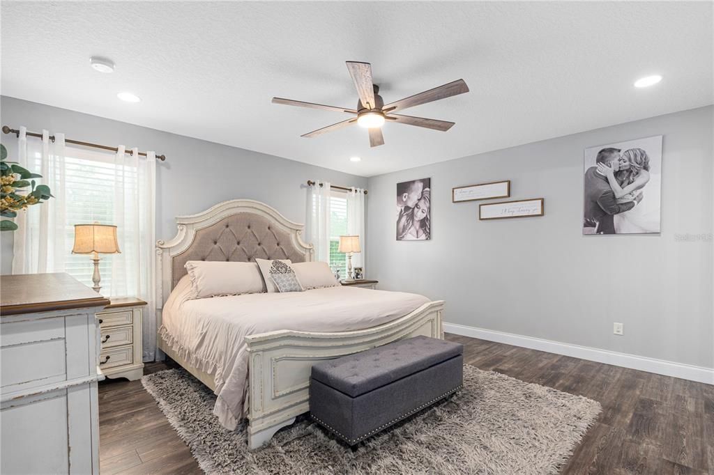 En Venta: $435,000 (4 camas, 2 baños, 2363 Pies cuadrados)