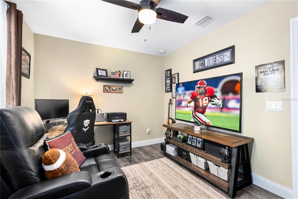 En Venta: $435,000 (4 camas, 2 baños, 2363 Pies cuadrados)