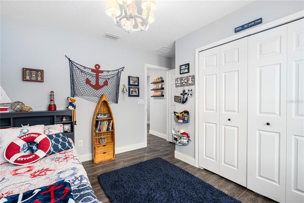 En Venta: $435,000 (4 camas, 2 baños, 2363 Pies cuadrados)