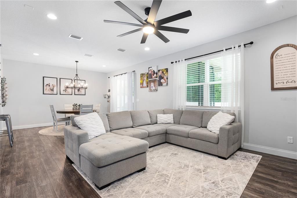 En Venta: $435,000 (4 camas, 2 baños, 2363 Pies cuadrados)