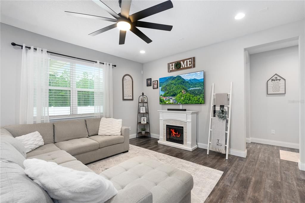 En Venta: $435,000 (4 camas, 2 baños, 2363 Pies cuadrados)