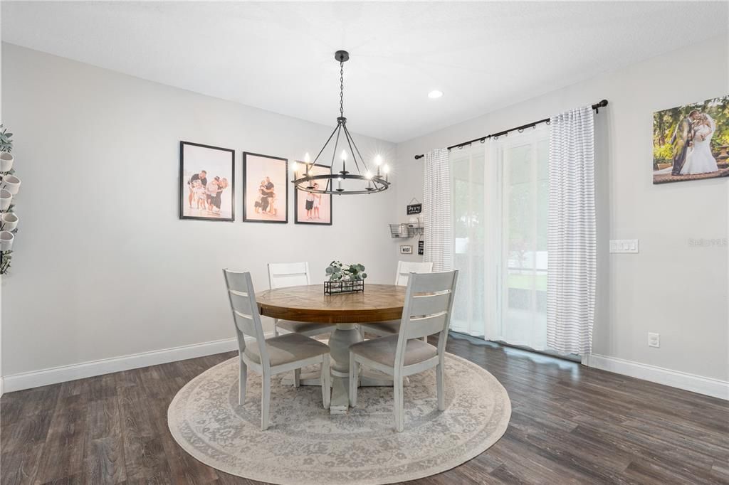 En Venta: $435,000 (4 camas, 2 baños, 2363 Pies cuadrados)