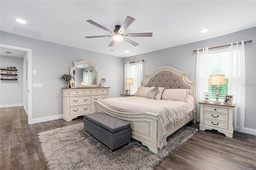 En Venta: $435,000 (4 camas, 2 baños, 2363 Pies cuadrados)