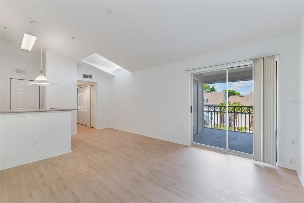 For Sale: $134,495 (1 beds, 1 baths, 650 Square Feet)