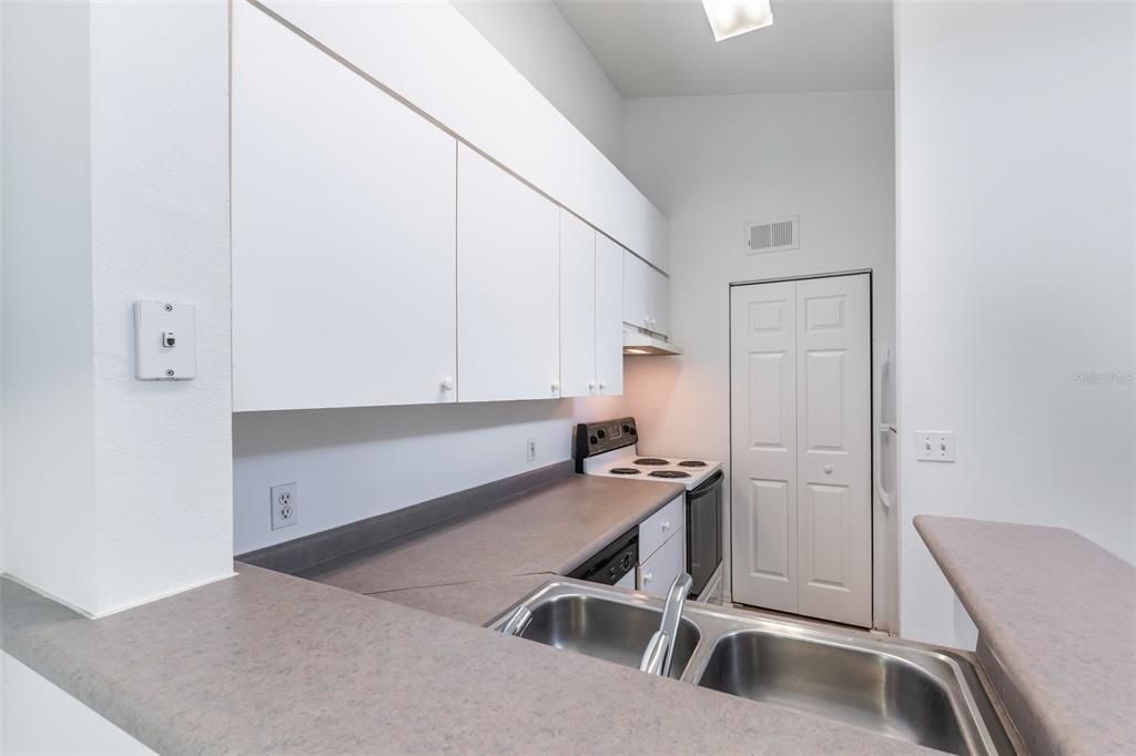 For Sale: $134,495 (1 beds, 1 baths, 650 Square Feet)