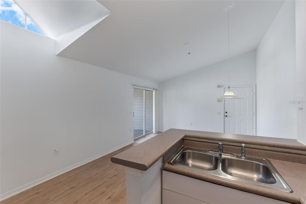 For Sale: $134,495 (1 beds, 1 baths, 650 Square Feet)