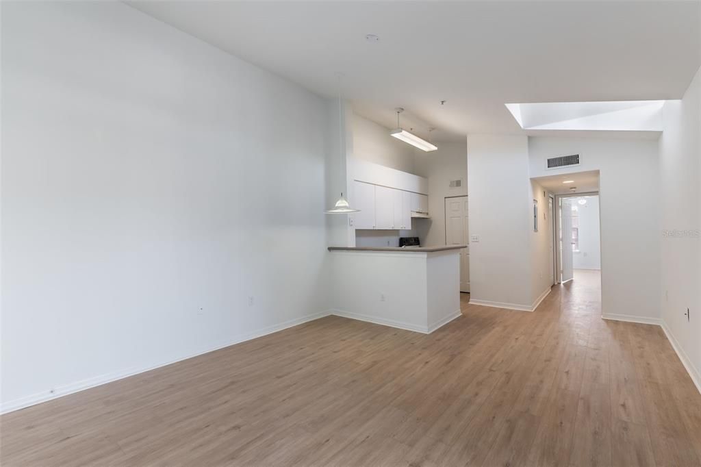 For Sale: $134,495 (1 beds, 1 baths, 650 Square Feet)