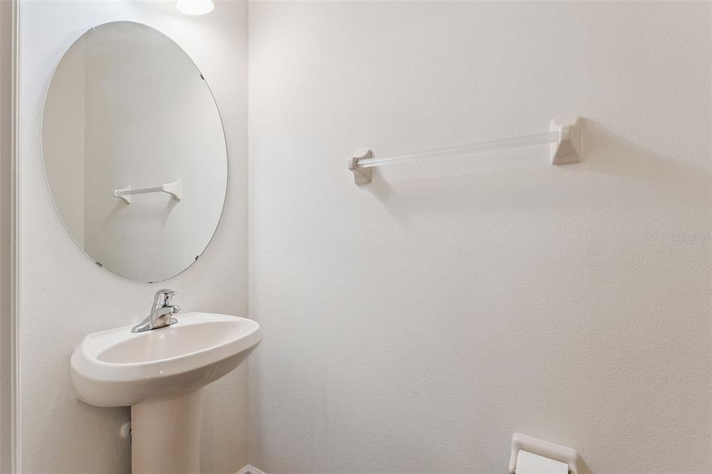 Active With Contract: $375,000 (5 beds, 3 baths, 1966 Square Feet)