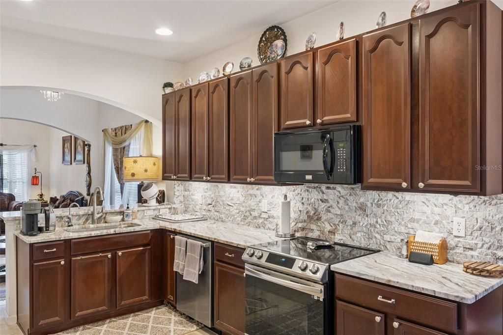 Active With Contract: $375,000 (5 beds, 3 baths, 1966 Square Feet)