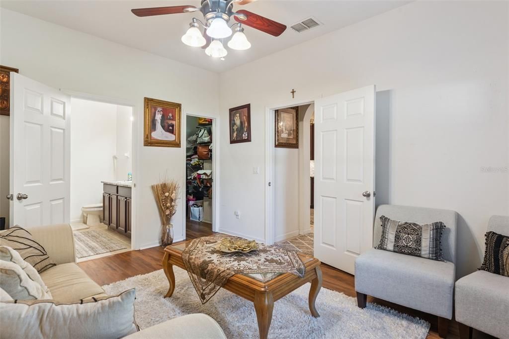 Active With Contract: $375,000 (5 beds, 3 baths, 1966 Square Feet)