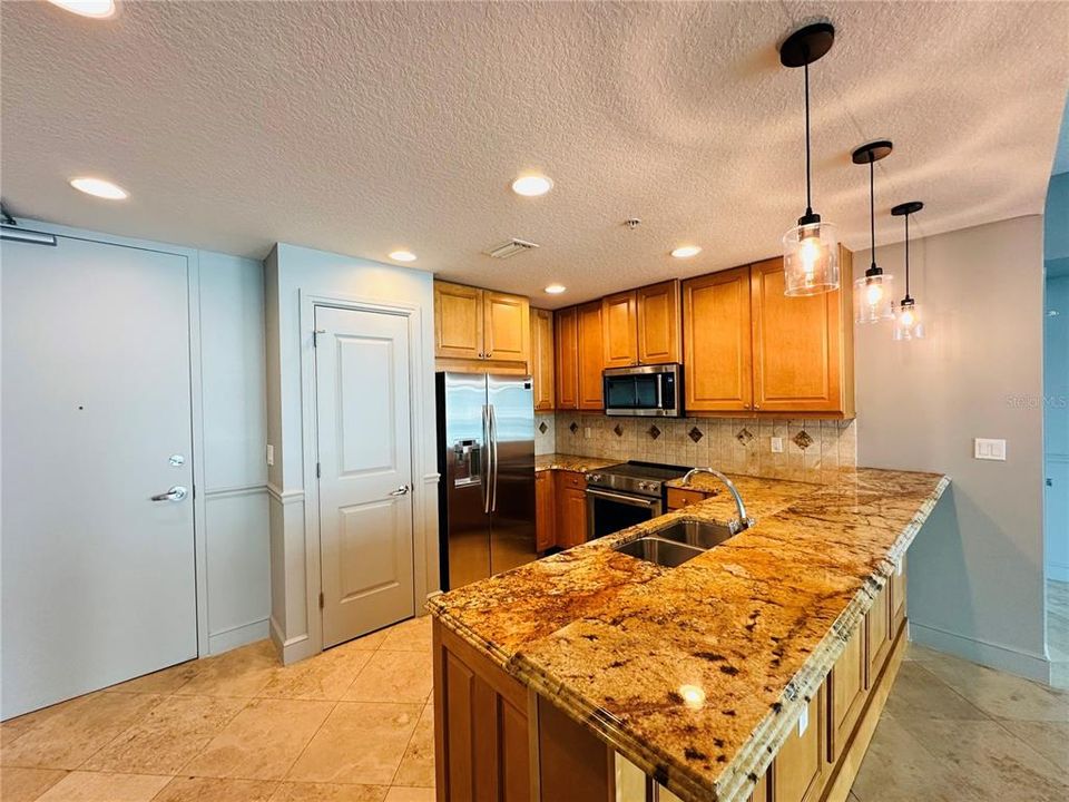 待售: $569,900 (2 贝兹, 2 浴室, 1740 平方英尺)