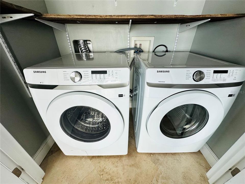 待售: $569,900 (2 贝兹, 2 浴室, 1740 平方英尺)