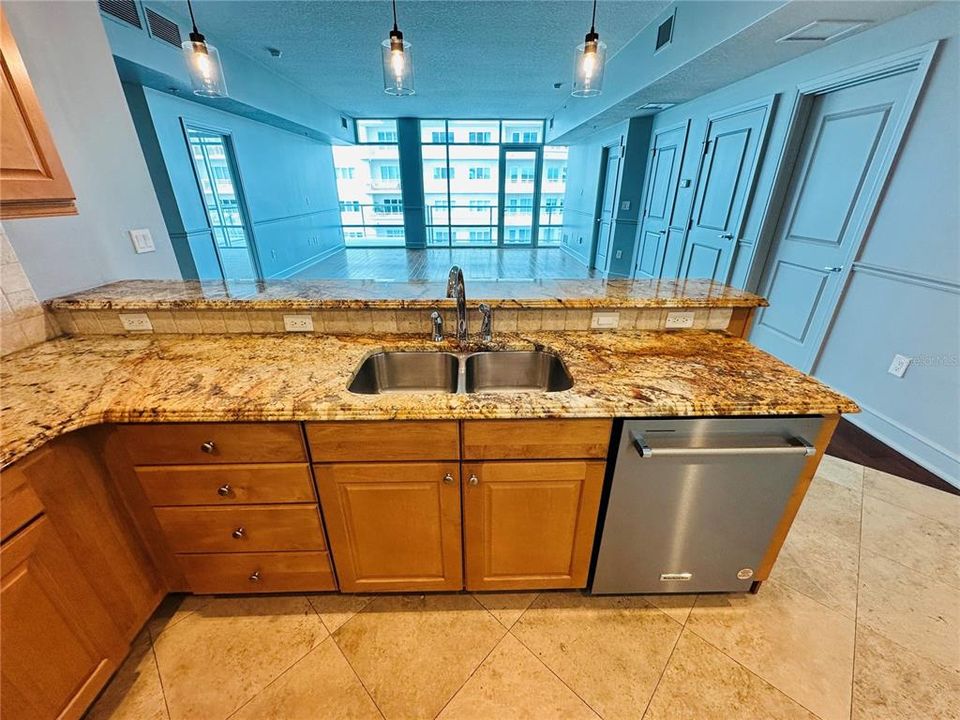 待售: $569,900 (2 贝兹, 2 浴室, 1740 平方英尺)