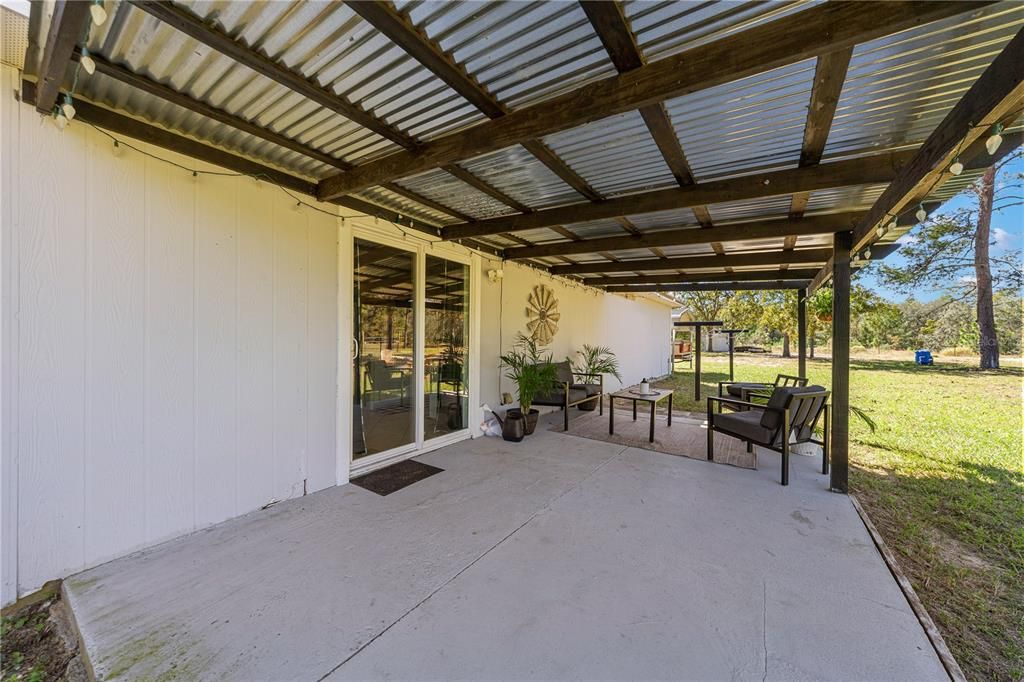 Под контрактом: $349,900 (3 спален, 2 ванн, 1196 Квадратных фут)