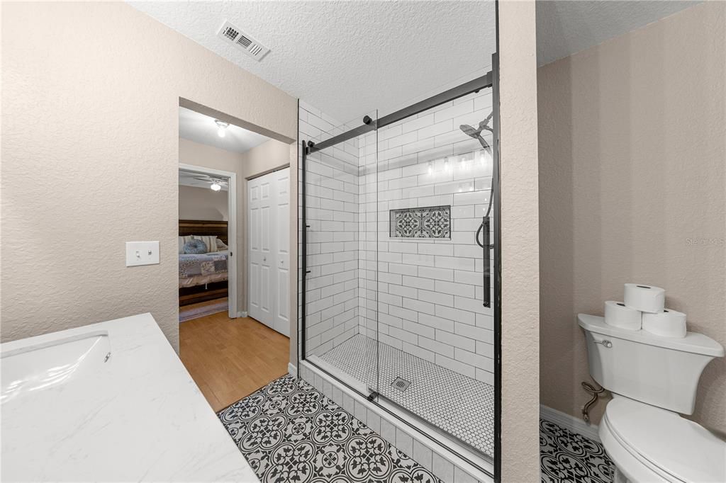 Под контрактом: $349,900 (3 спален, 2 ванн, 1196 Квадратных фут)