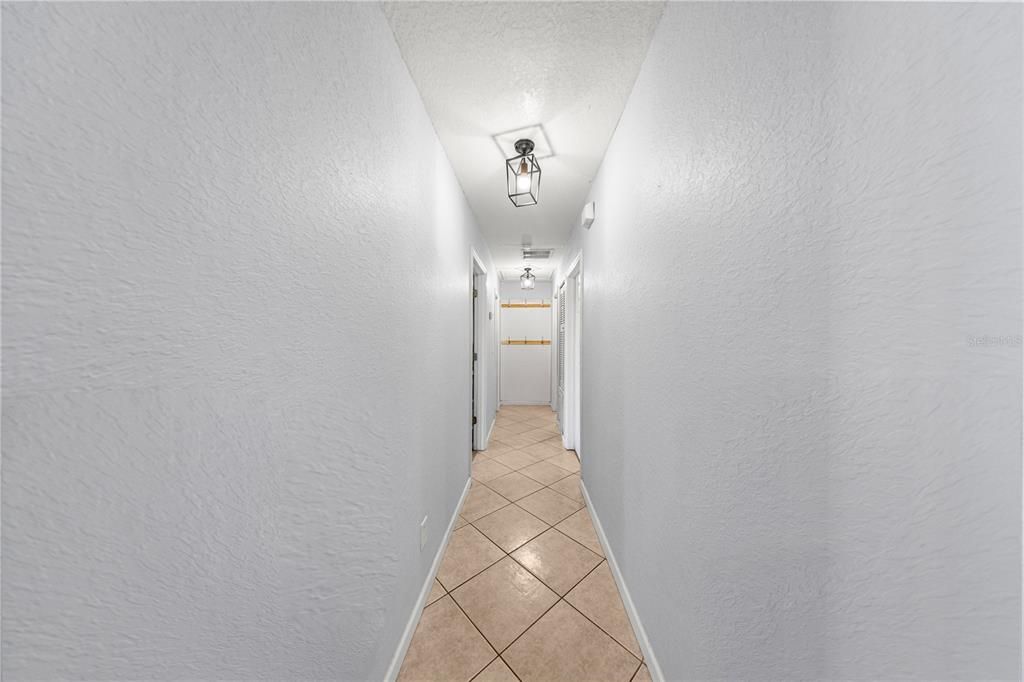 Под контрактом: $349,900 (3 спален, 2 ванн, 1196 Квадратных фут)