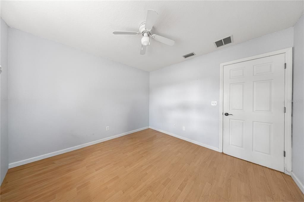 Под контрактом: $349,900 (3 спален, 2 ванн, 1196 Квадратных фут)