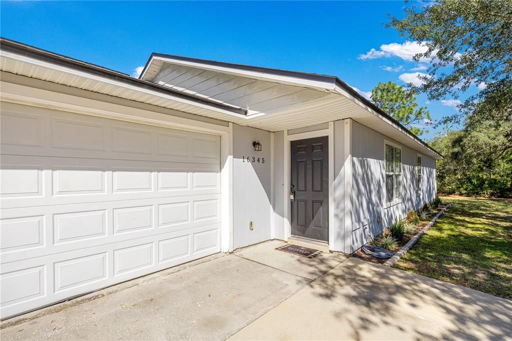 Под контрактом: $349,900 (3 спален, 2 ванн, 1196 Квадратных фут)