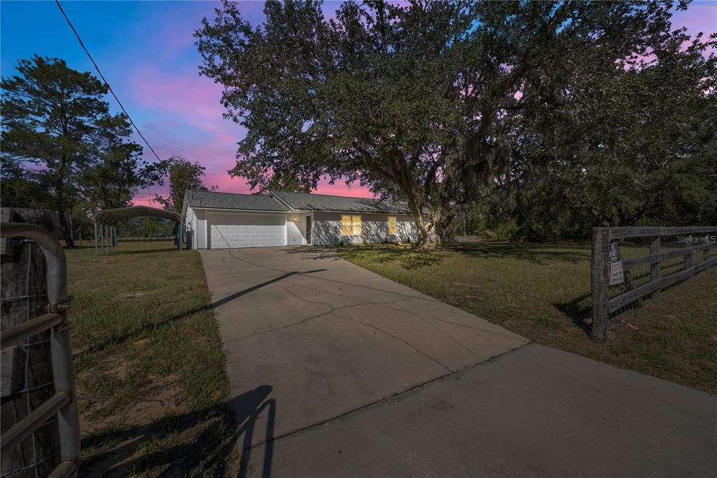 Под контрактом: $349,900 (3 спален, 2 ванн, 1196 Квадратных фут)