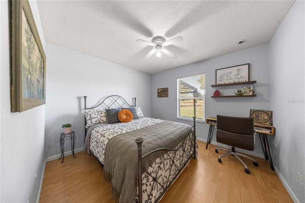 Под контрактом: $349,900 (3 спален, 2 ванн, 1196 Квадратных фут)