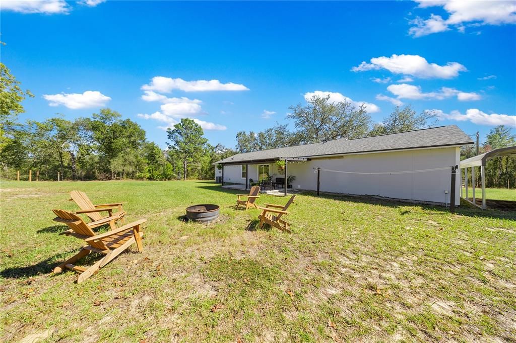 Под контрактом: $349,900 (3 спален, 2 ванн, 1196 Квадратных фут)