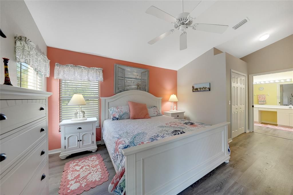 For Sale: $329,000 (2 beds, 2 baths, 1279 Square Feet)