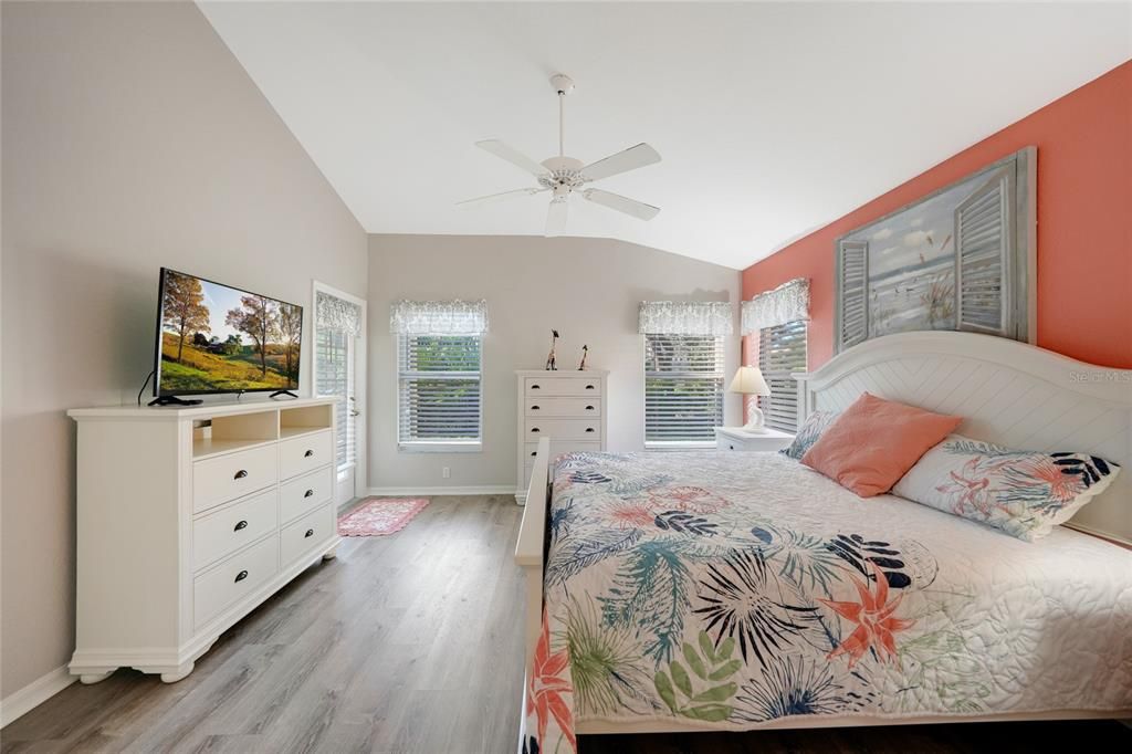 For Sale: $329,000 (2 beds, 2 baths, 1279 Square Feet)