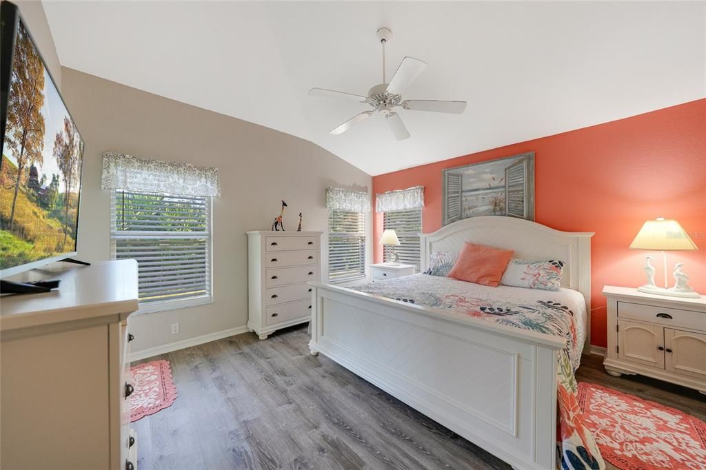 For Sale: $329,000 (2 beds, 2 baths, 1279 Square Feet)