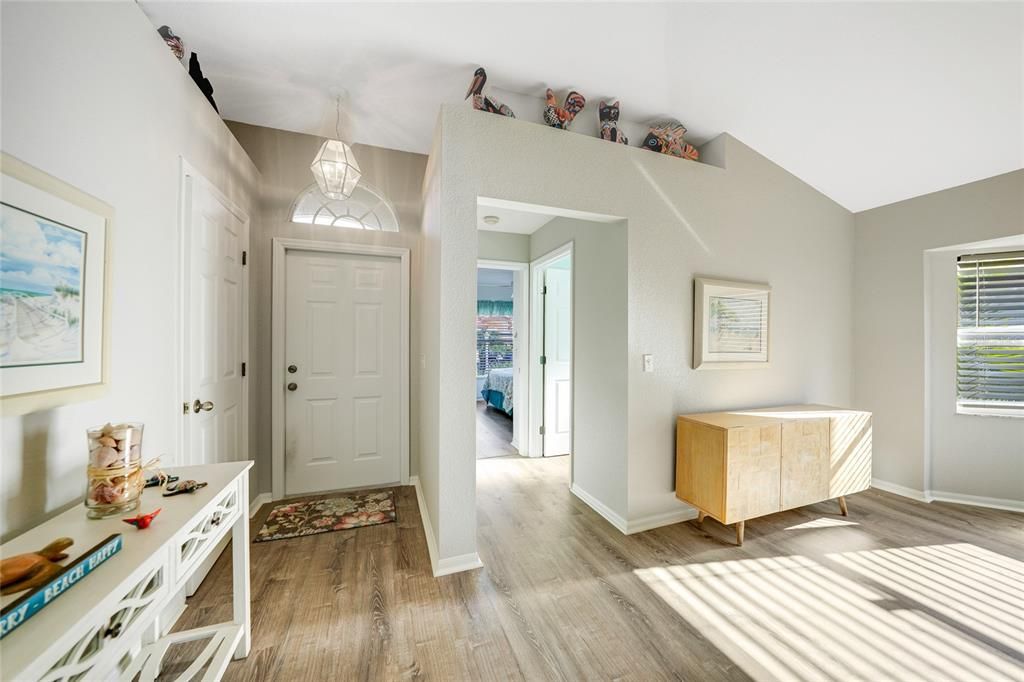 For Sale: $329,000 (2 beds, 2 baths, 1279 Square Feet)