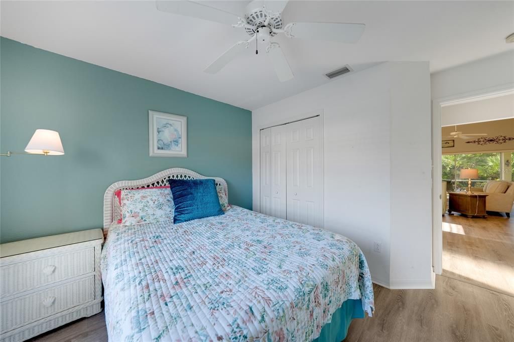 For Sale: $329,000 (2 beds, 2 baths, 1279 Square Feet)