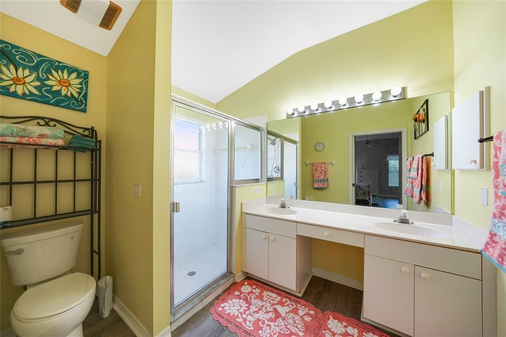 For Sale: $329,000 (2 beds, 2 baths, 1279 Square Feet)
