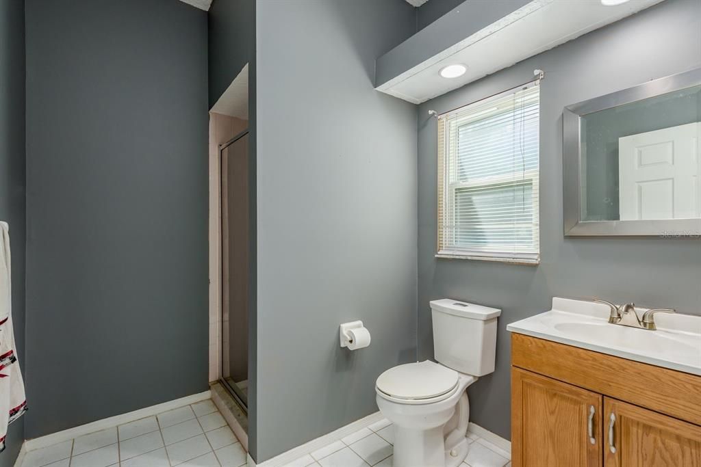 合同活跃: $880,000 (4 贝兹, 4 浴室, 2765 平方英尺)