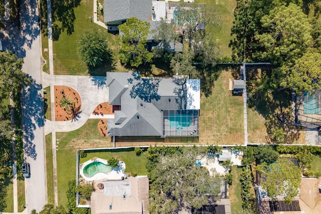 合同活跃: $880,000 (4 贝兹, 4 浴室, 2765 平方英尺)